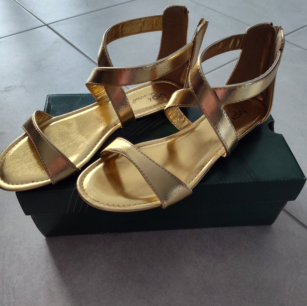 Shoes - Picture 3 of 3